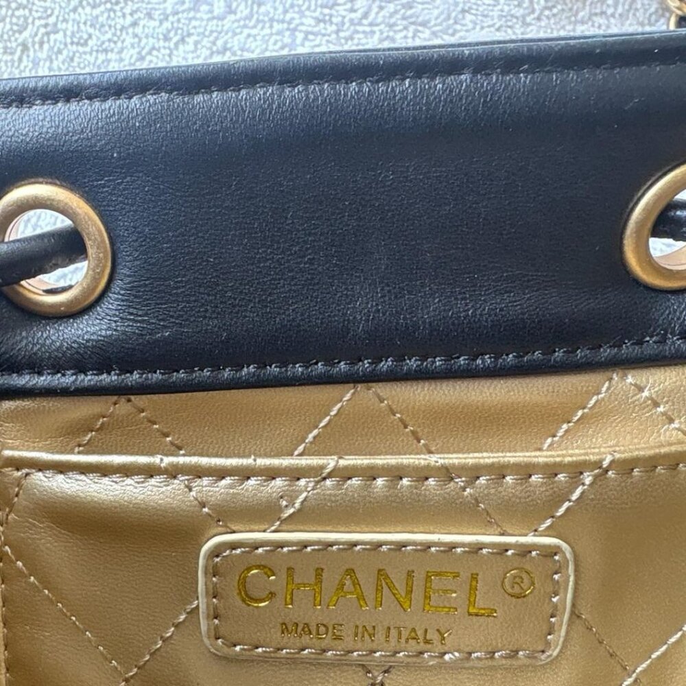 CHANEL ORIGINAL DRAWSTRING PURSE - image 12
